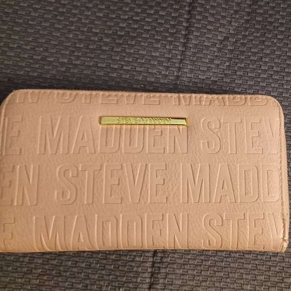 Steve Madden Light Pink Zip Around Wallet - Picture 3 of 4